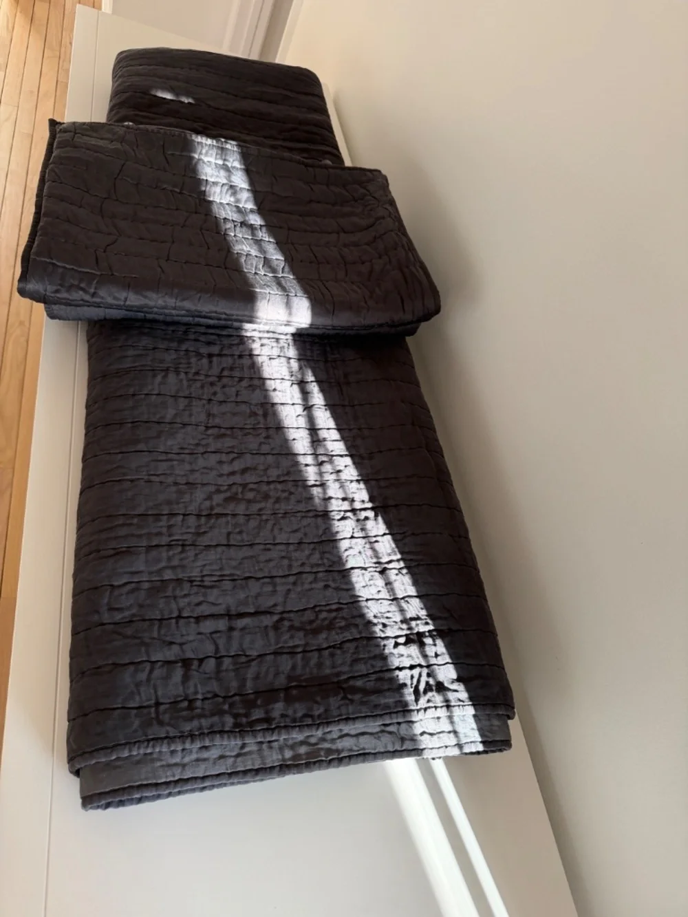 Pottery Barn - Silk Channel Two-Tone Reversible QUEEN QUILT SET Black/Grey